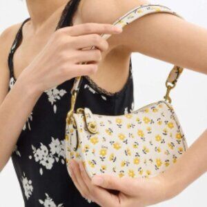 NWOT Coach Swinger 20 Bag With Floral Print